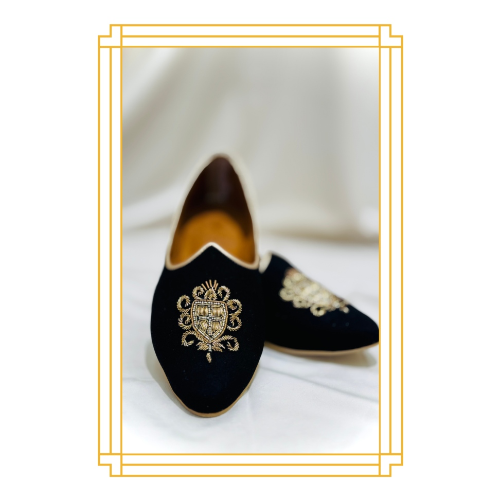 black hand-embroidered mojdi